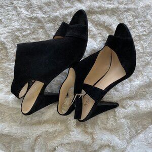 NINE WEST BLACK SUEDE HEELS 8 GENTLY USED